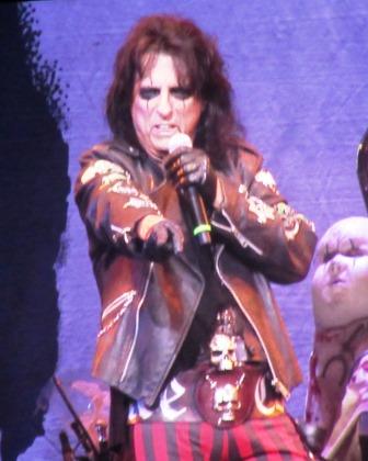 Alice Cooper sings