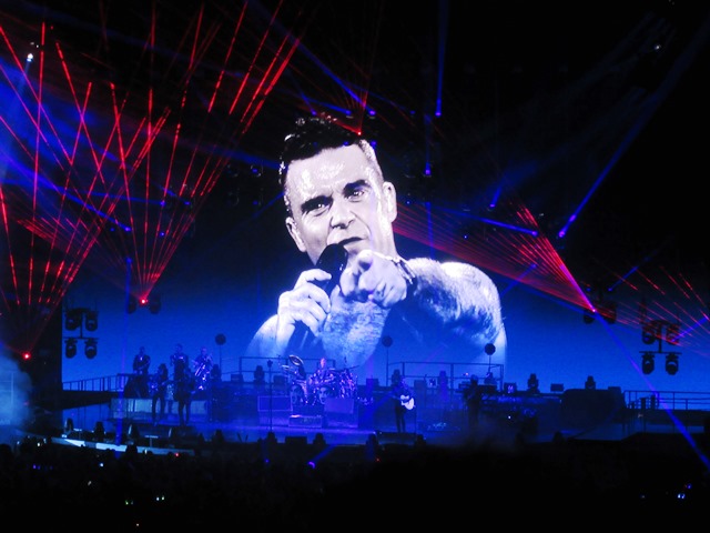 Robbie Williams Concert 2105 Perth © The Ponder Room