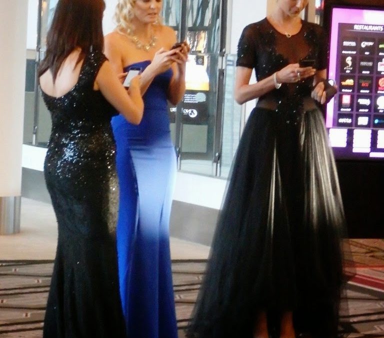 What to do while waiting on the red carpet (Hopman Cup Ball 2015, the Bachelor)