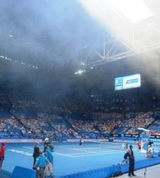 Tennis star lost in smoke (Hopman Cup 2013)